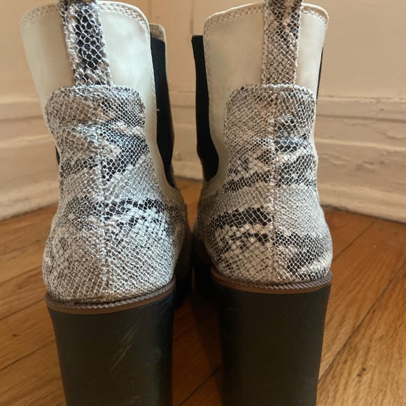 Snakeskin boots - Picture 3 of 5